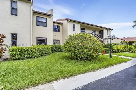 8535 Casa Del Lago Boca Raton FL 33433