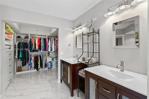 3500 Mystic Pointe Drive Aventura FL 33180