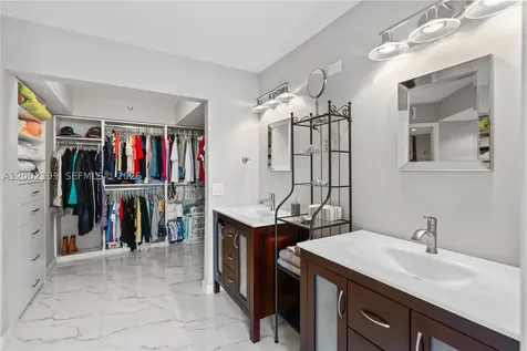 3500 Mystic Pointe Drive Aventura FL 33180