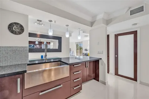 1623 Collins Avenue Miami Beach FL 33139