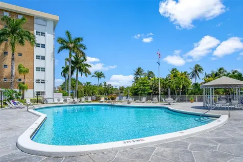 3050 NE 16th Avenue Oakland Park FL 33334