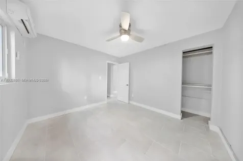 1140 NW 1st Place Miami FL 33136
