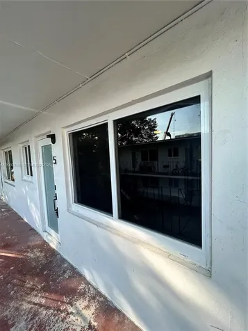 1140 NW 1st Place Miami FL 33136
