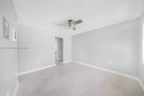 1140 NW 1st Place Miami FL 33136