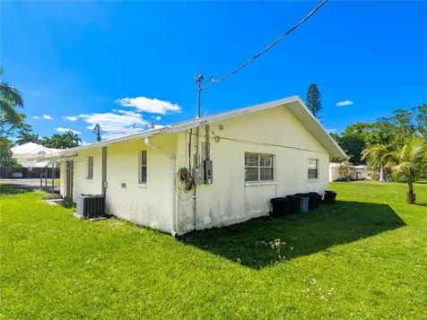 317 Montgomery Avenue Fort Myers FL 33905