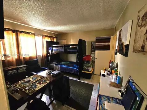 40 NW 87th Avenue Miami FL 33172