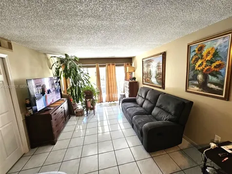 40 NW 87th Avenue Miami FL 33172