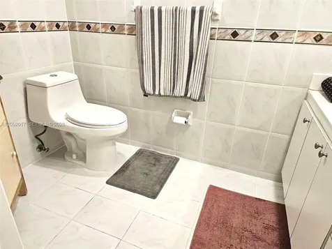 40 NW 87th Avenue Miami FL 33172