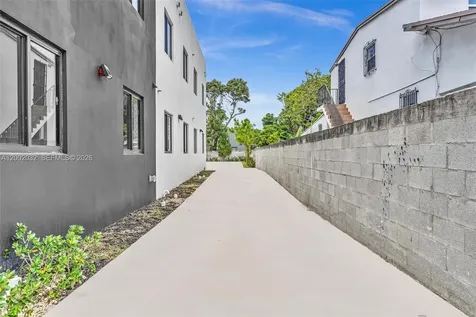 753 NW 30th Street Miami FL 33127