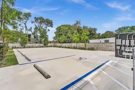 753 NW 30th Street Miami FL 33127