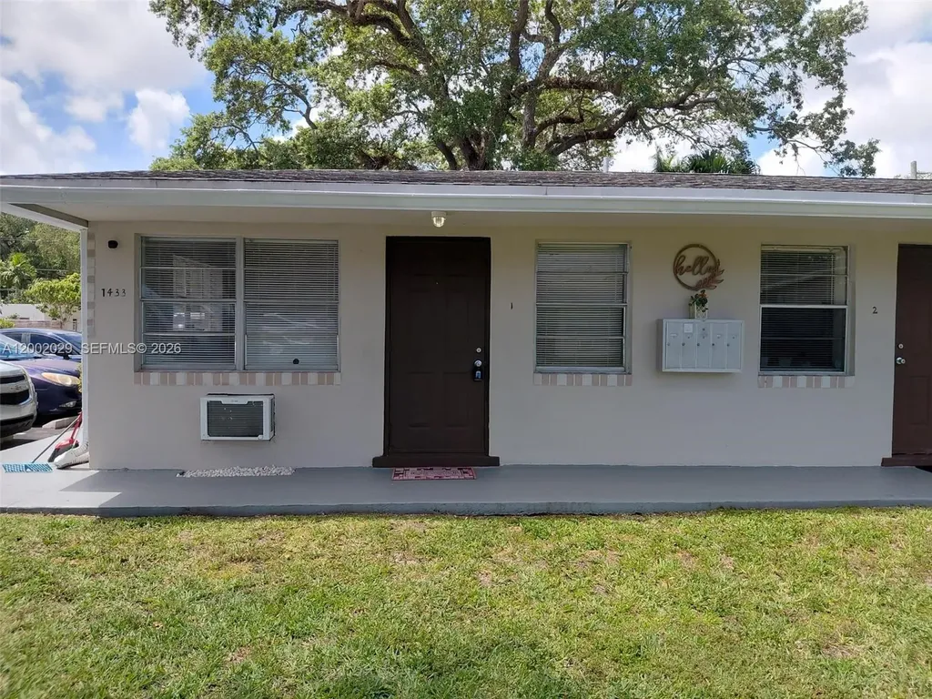 1433 SW 24th Court Fort Lauderdale FL 33315