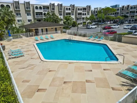 7845 Camino Real Miami FL 33143