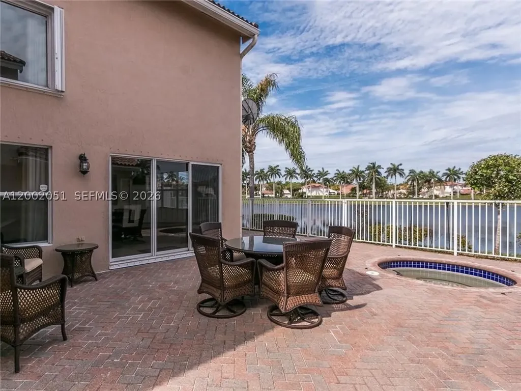 1590 Seagrape Way Hollywood FL 33019
