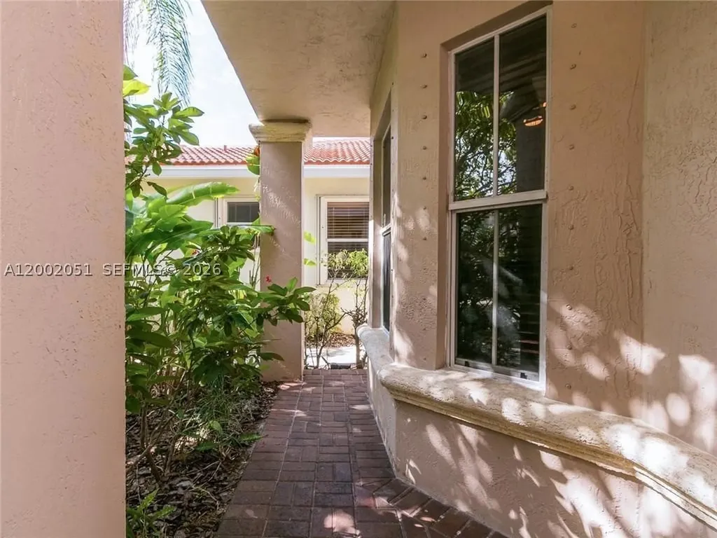 1590 Seagrape Way Hollywood FL 33019