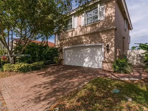 1590 Seagrape Way Hollywood FL 33019