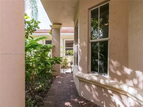 1590 Seagrape Way Hollywood FL 33019