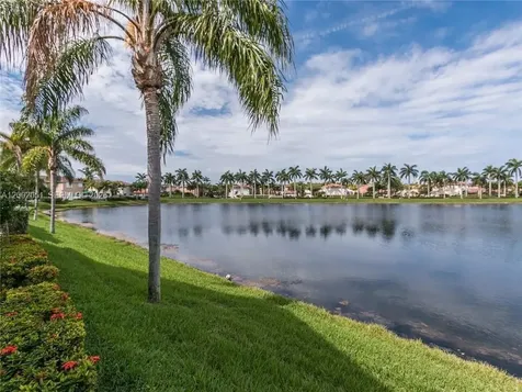 1590 Seagrape Way Hollywood FL 33019