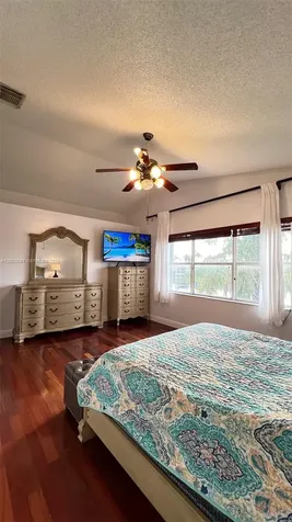 1590 Seagrape Way Hollywood FL 33019