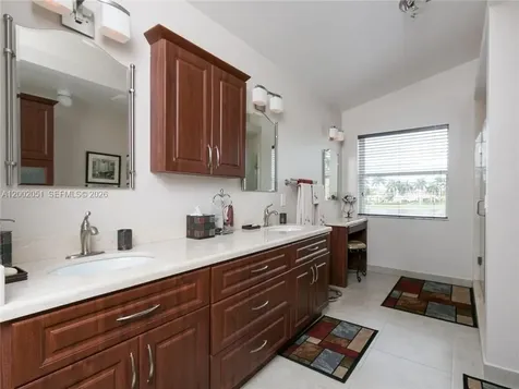 1590 Seagrape Way Hollywood FL 33019