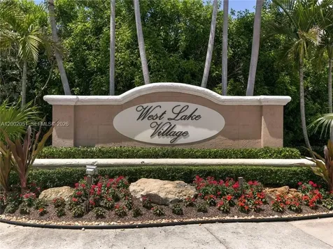 1590 Seagrape Way Hollywood FL 33019
