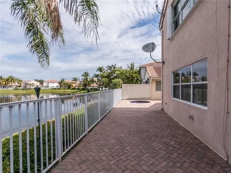 1590 Seagrape Way Hollywood FL 33019