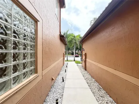 1524 Coronado Road Weston FL 33327