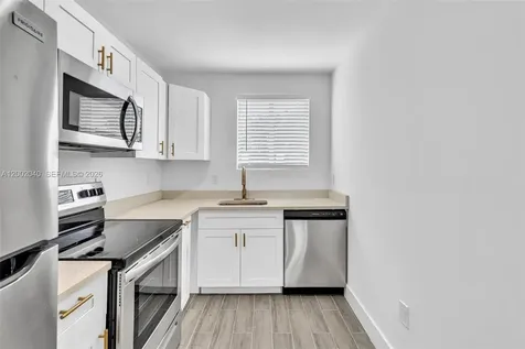 584 NW 35th Street Miami FL 33127