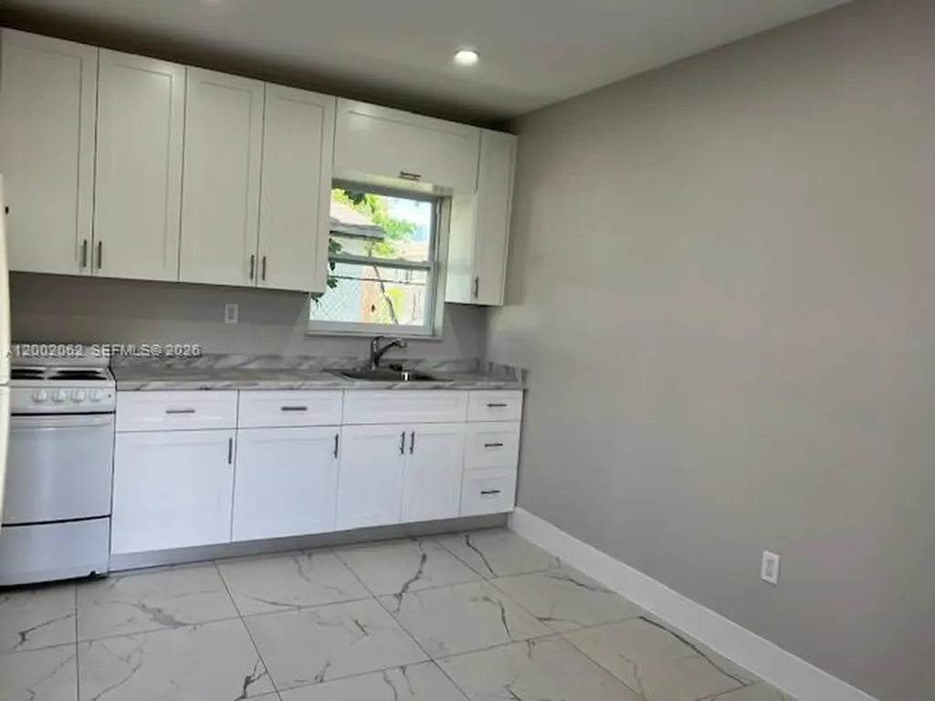 922 NW 2nd Street Miami FL 33128