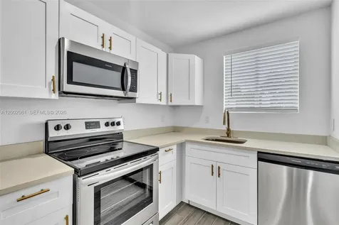 584 NW 35th Street Miami FL 33127