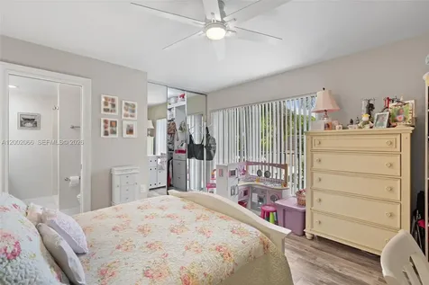 7124 71st Way West Palm Beach FL 33407