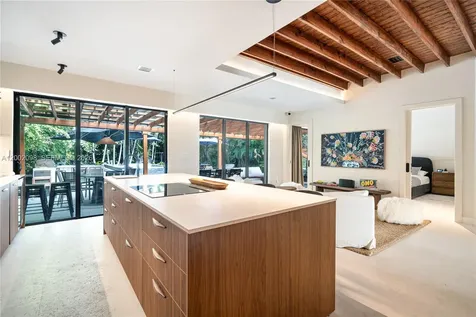 1735 Michigan Avenue Miami Beach FL 33139