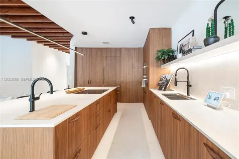 1735 Michigan Avenue Miami Beach FL 33139