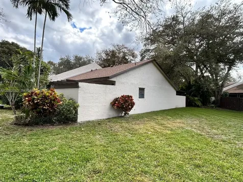 1540 NW 98th Terrace Pembroke Pines FL 33024