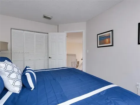 1590 Seagrape Way Hollywood FL 33019