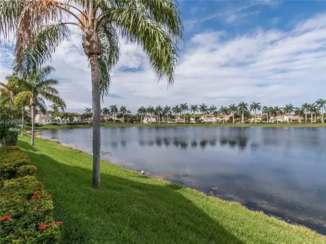1590 Seagrape Way Hollywood FL 33019