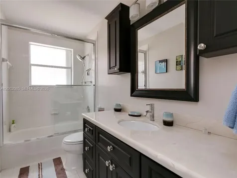 1590 Seagrape Way Hollywood FL 33019
