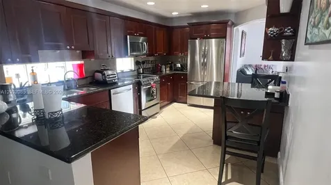 1590 Seagrape Way Hollywood FL 33019