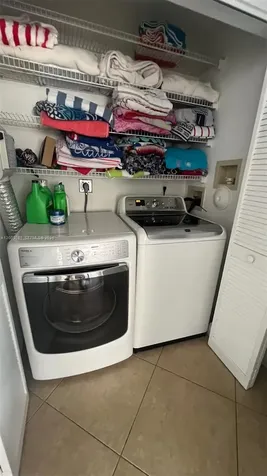 1590 Seagrape Way Hollywood FL 33019