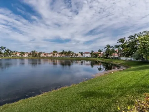 1590 Seagrape Way Hollywood FL 33019