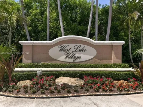 1590 Seagrape Way Hollywood FL 33019