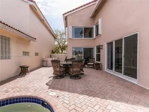 1590 Seagrape Way Hollywood FL 33019
