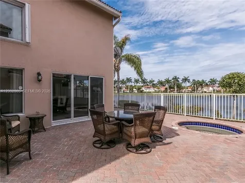 1590 Seagrape Way Hollywood FL 33019