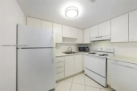 2600 Collins Avenue Miami Beach FL 33140