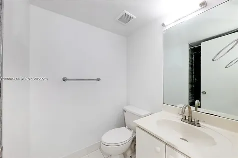 2600 Collins Avenue Miami Beach FL 33140