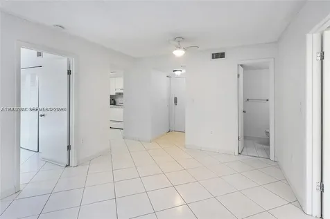 2600 Collins Avenue Miami Beach FL 33140