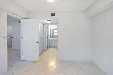 2600 Collins Avenue Miami Beach FL 33140