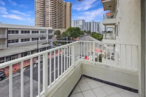2600 Collins Avenue Miami Beach FL 33140