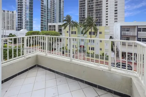2600 Collins Avenue Miami Beach FL 33140