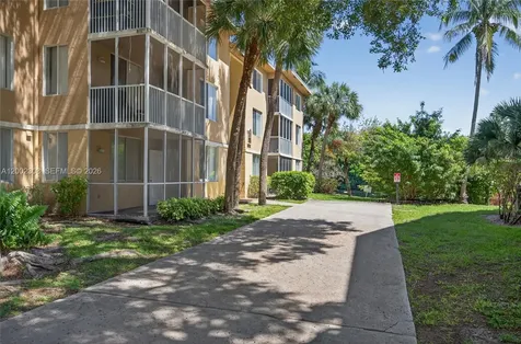 4025 W Mcnab Road Pompano Beach FL 33069