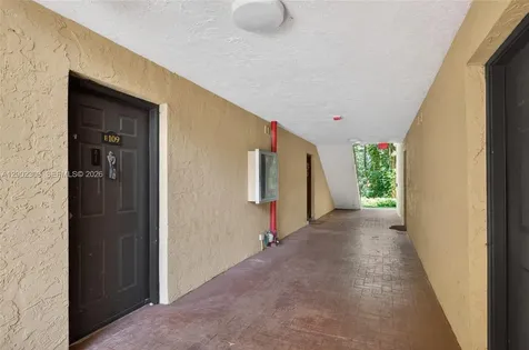 4025 W Mcnab Road Pompano Beach FL 33069